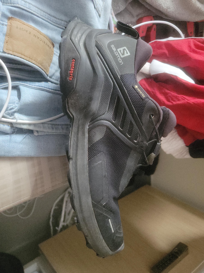 Salomon Hiking Boot - Black size 9 thumbnail