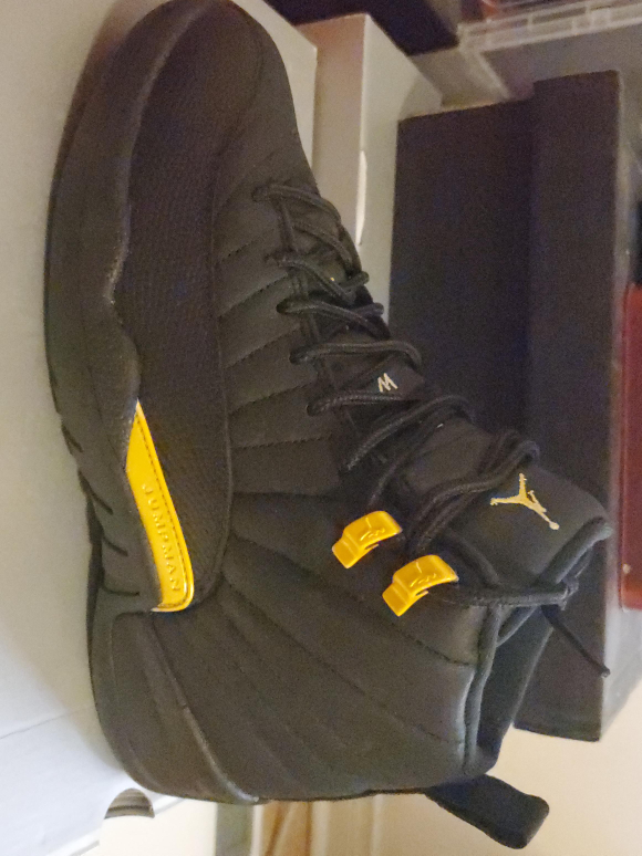 Jordan 12 Retro Black/Taxi US 10 thumbnail