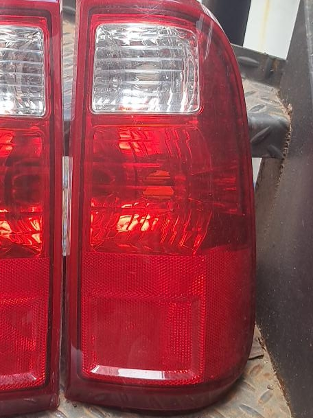 ford f250 2011 Tail Light Pair - Auto Parts thumbnail