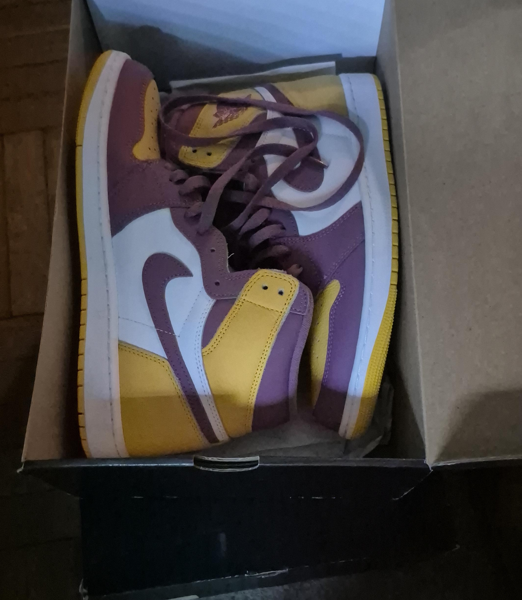 Nike Air Jordan 1 High OG Lakers Size 10 thumbnail