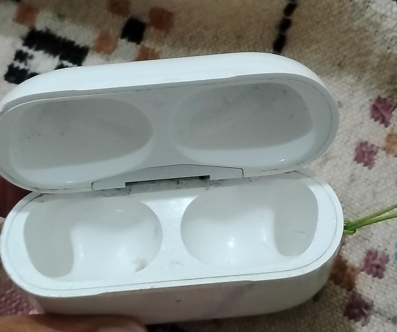 AirPods Pro Case with Green Silicone Cover thumbnail