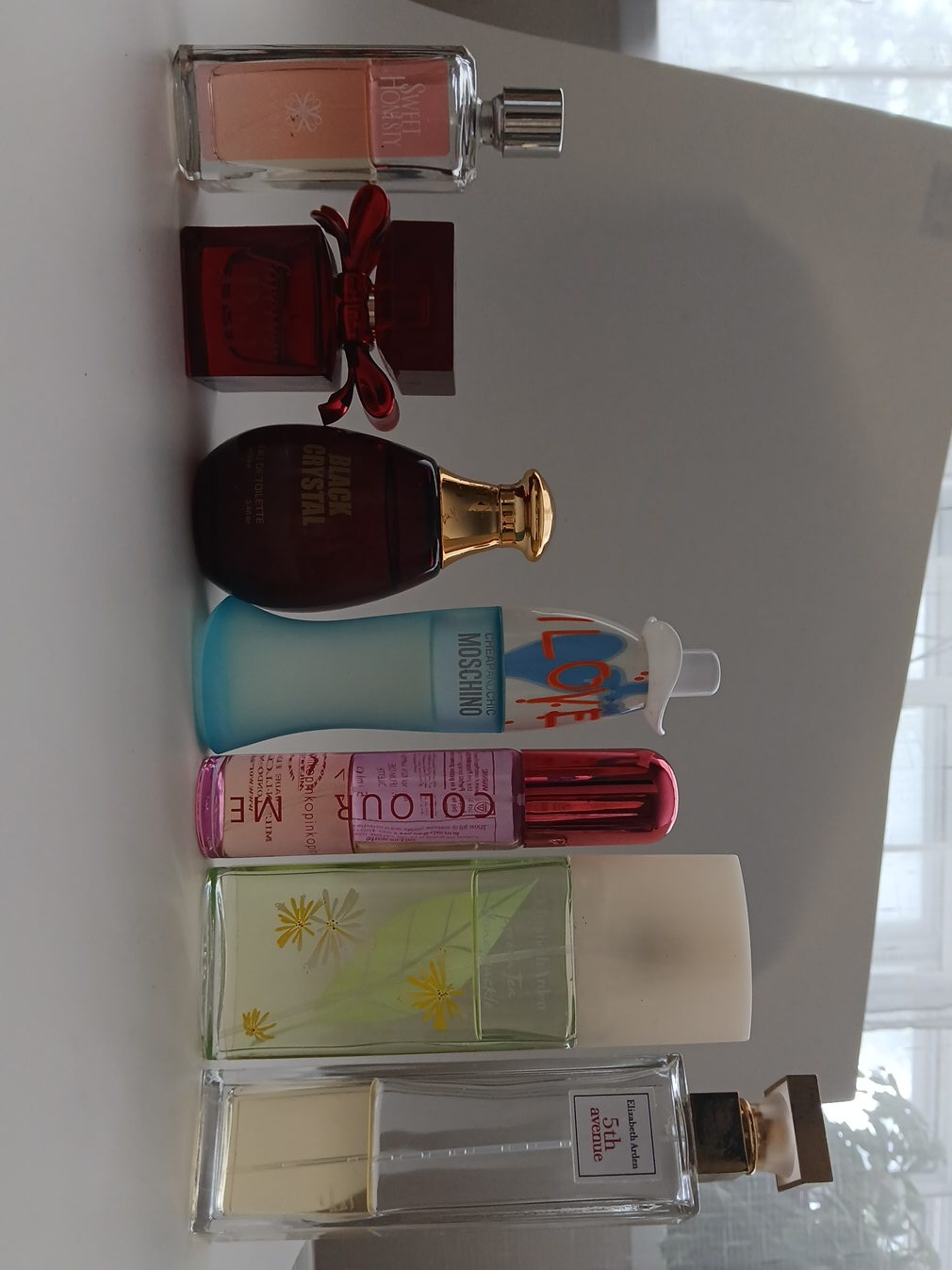 Mixed Perfume Lot: Avon, Elizabeth Arden, Moschino & More thumbnail