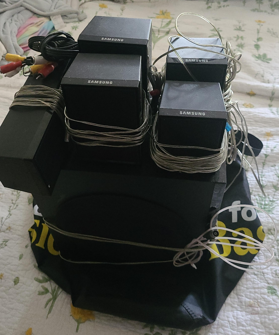 Samsung 5.1 Channel Home Theatre Speakers thumbnail
