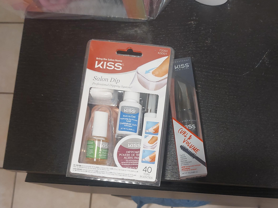 KISS Salon Dip & Curl Volume Mascara thumbnail