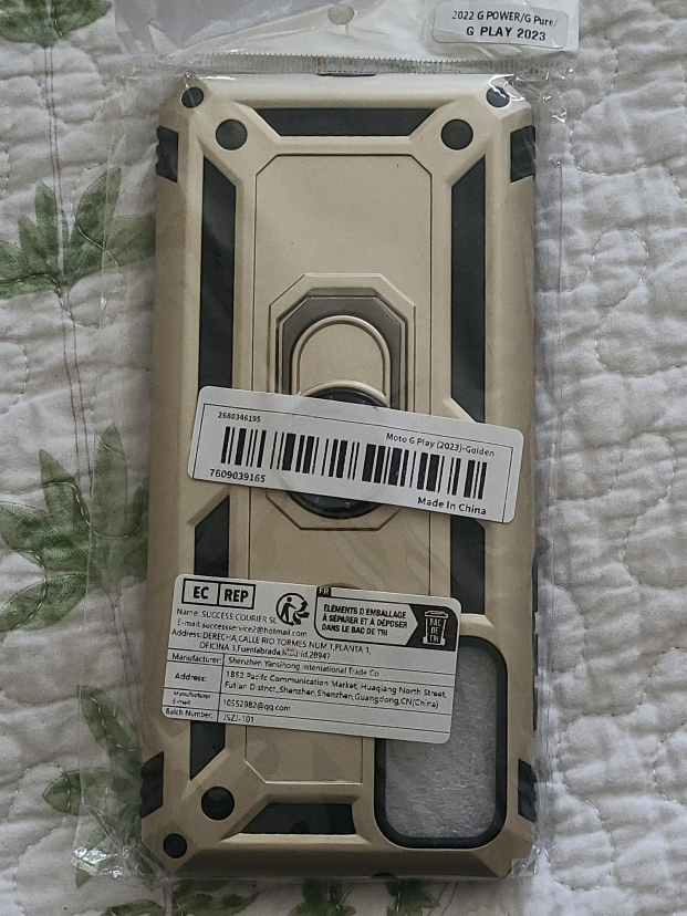 New Moto G Play (2023) Golden Phone Case thumbnail