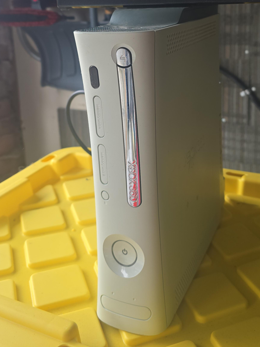 Xbox 360 Console+ kinect thumbnail