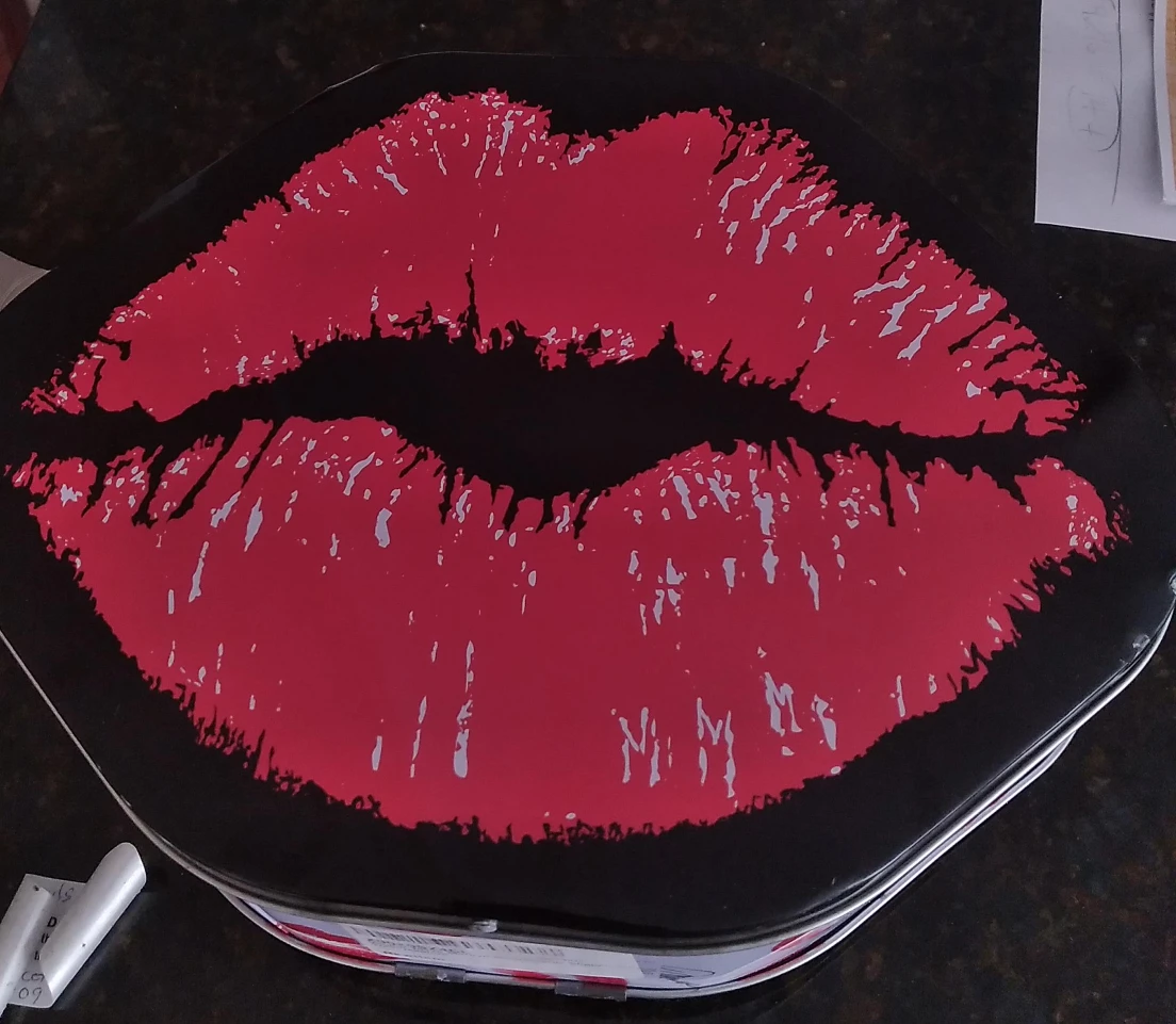 Lips Tin Box thumbnail