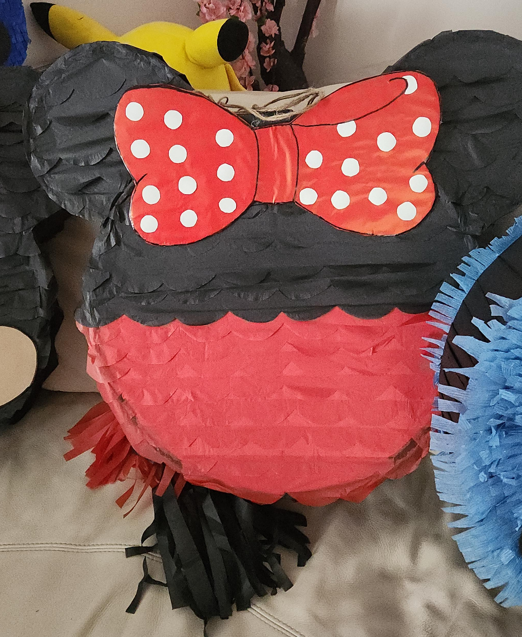 Minnie Mouse Piñata thumbnail