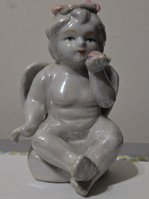 🥕Angel Figurine thumbnail