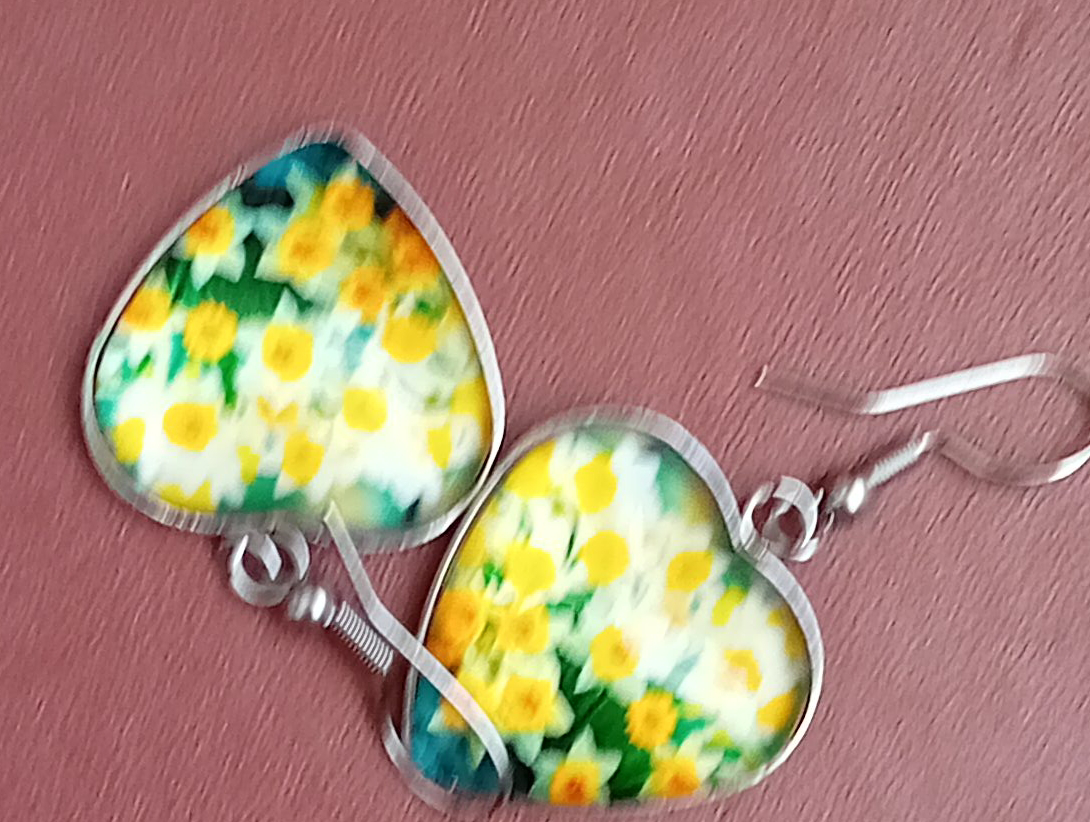 Floral Heart-Shaped Earrings thumbnail