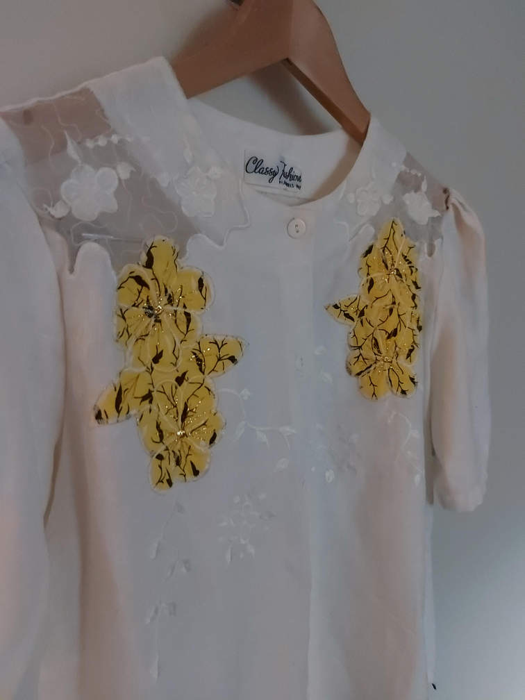 Classy Vintage Fashion White Blouse Medium thumbnail