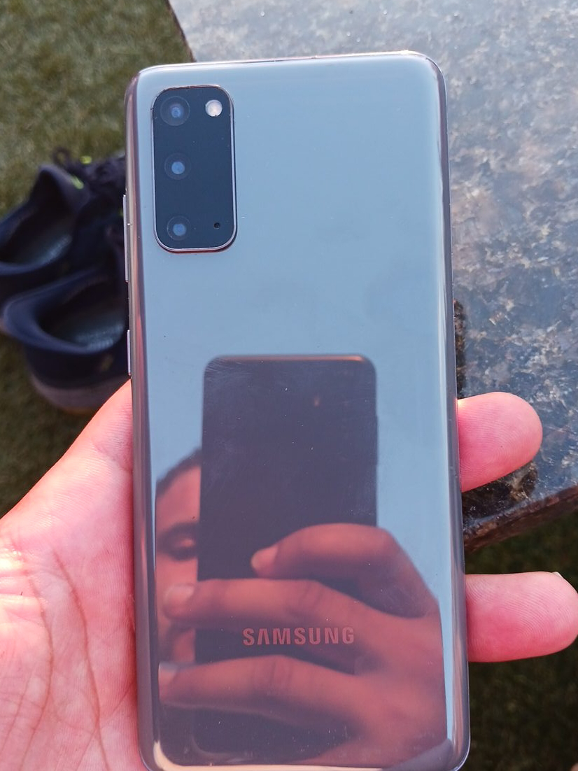 Samsung Galaxy S20 thumbnail