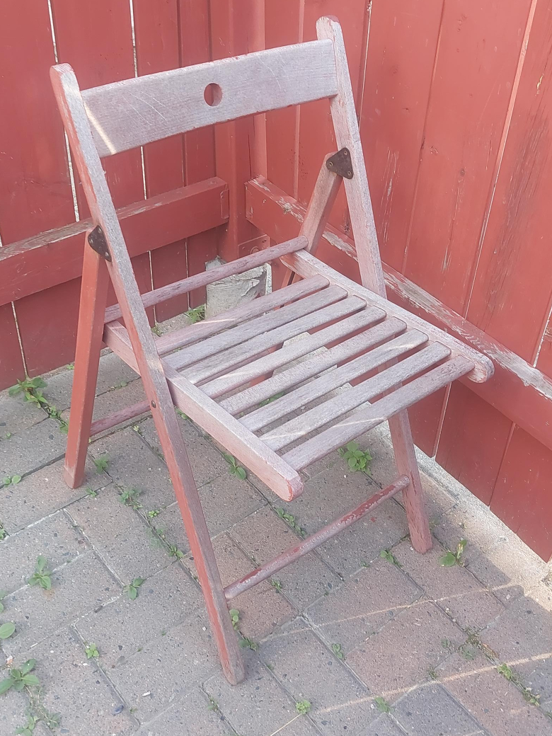 Wooden Folding Chair - Great for Small Spaces! thumbnail