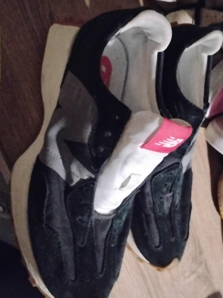 New Balance 327 Sneakers thumbnail