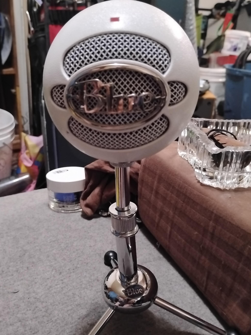 Blue Yeti USB Microphone - Whiteout Edition thumbnail