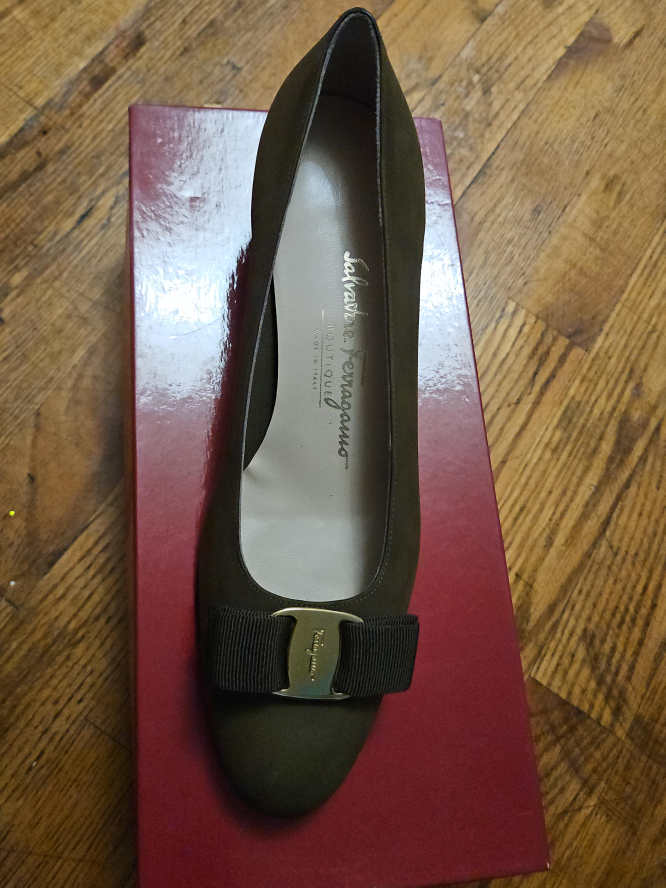 Salvatore Ferragamo Olive Green Pumps - Size 8.5 thumbnail