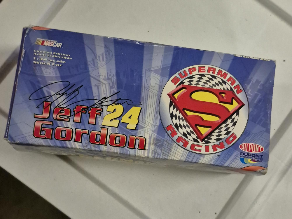 Jeff Gordon Superman Racing 1:32 Scale Stock Car 🇨🇦 thumbnail