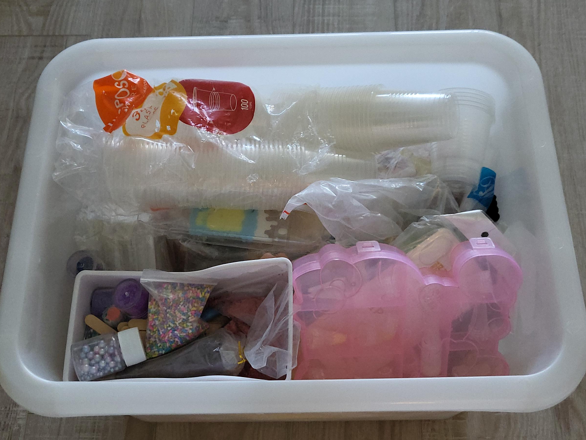 Party Supplies Lot - Cups, Decorations & More! thumbnail