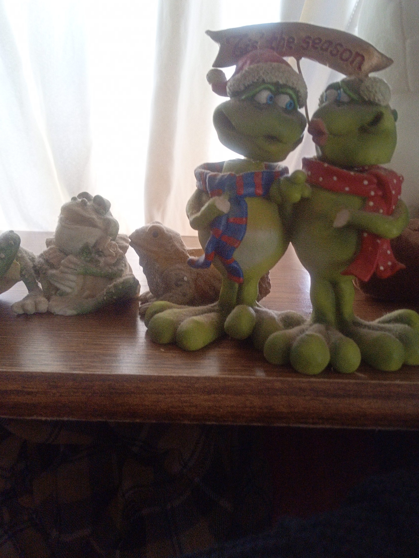 🇨🇦 Frog Figurines & Candle Holders thumbnail
