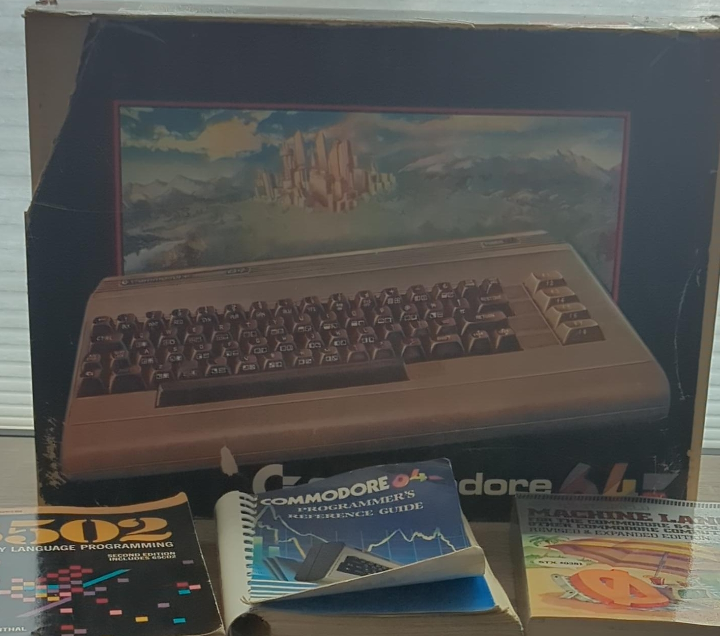 Commodore 64 Computer w/ Box & Books thumbnail