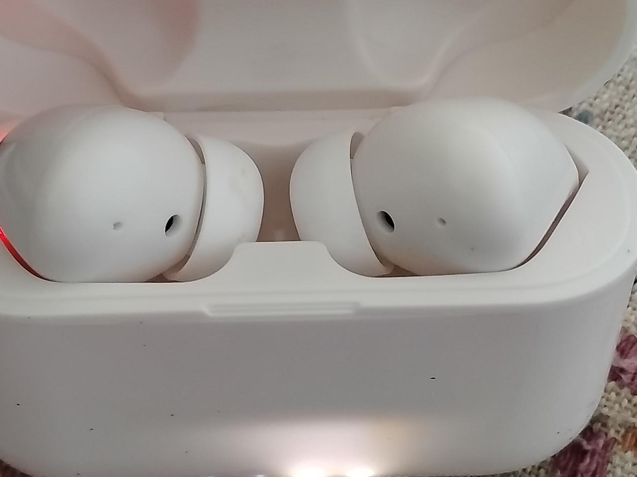 White Wireless Earbuds thumbnail