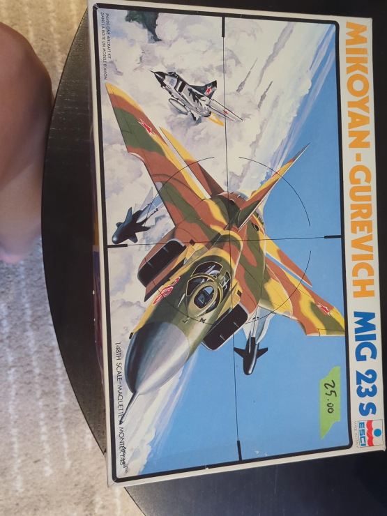 ESCI Mikoyan-Gurevich MiG 23 S Model Kit thumbnail