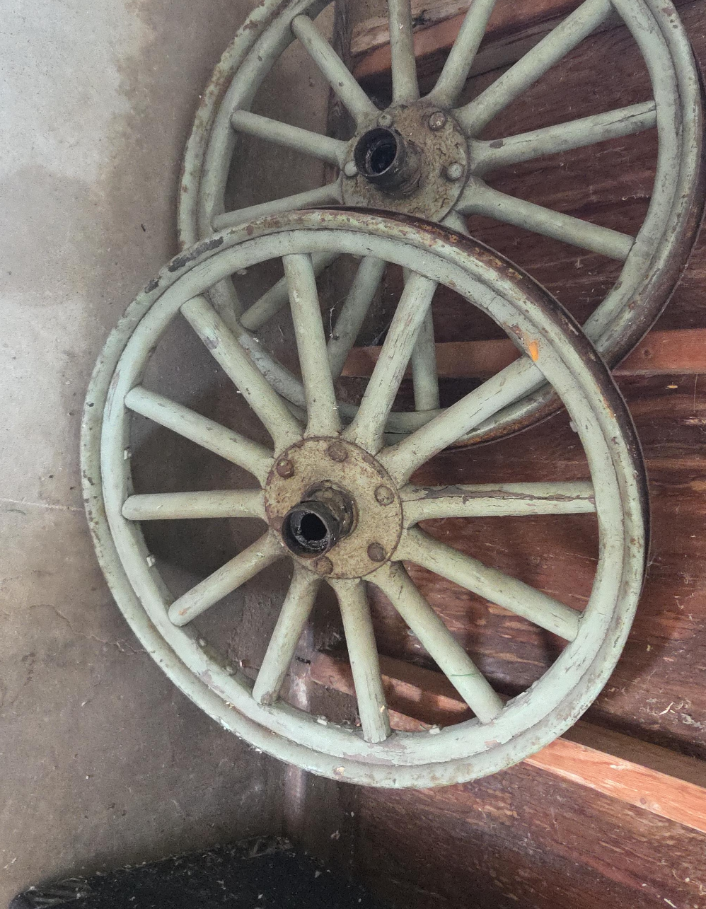Vintage Wooden Wagon Wheels thumbnail