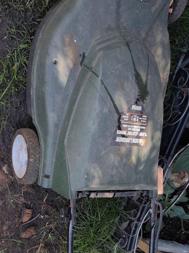 Black & Decker NM250 Electric Lawn Mower thumbnail
