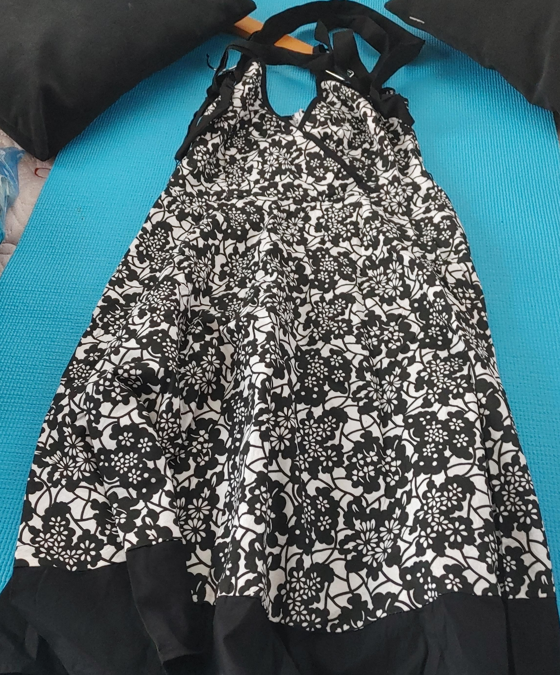Black & White Floral Dress thumbnail