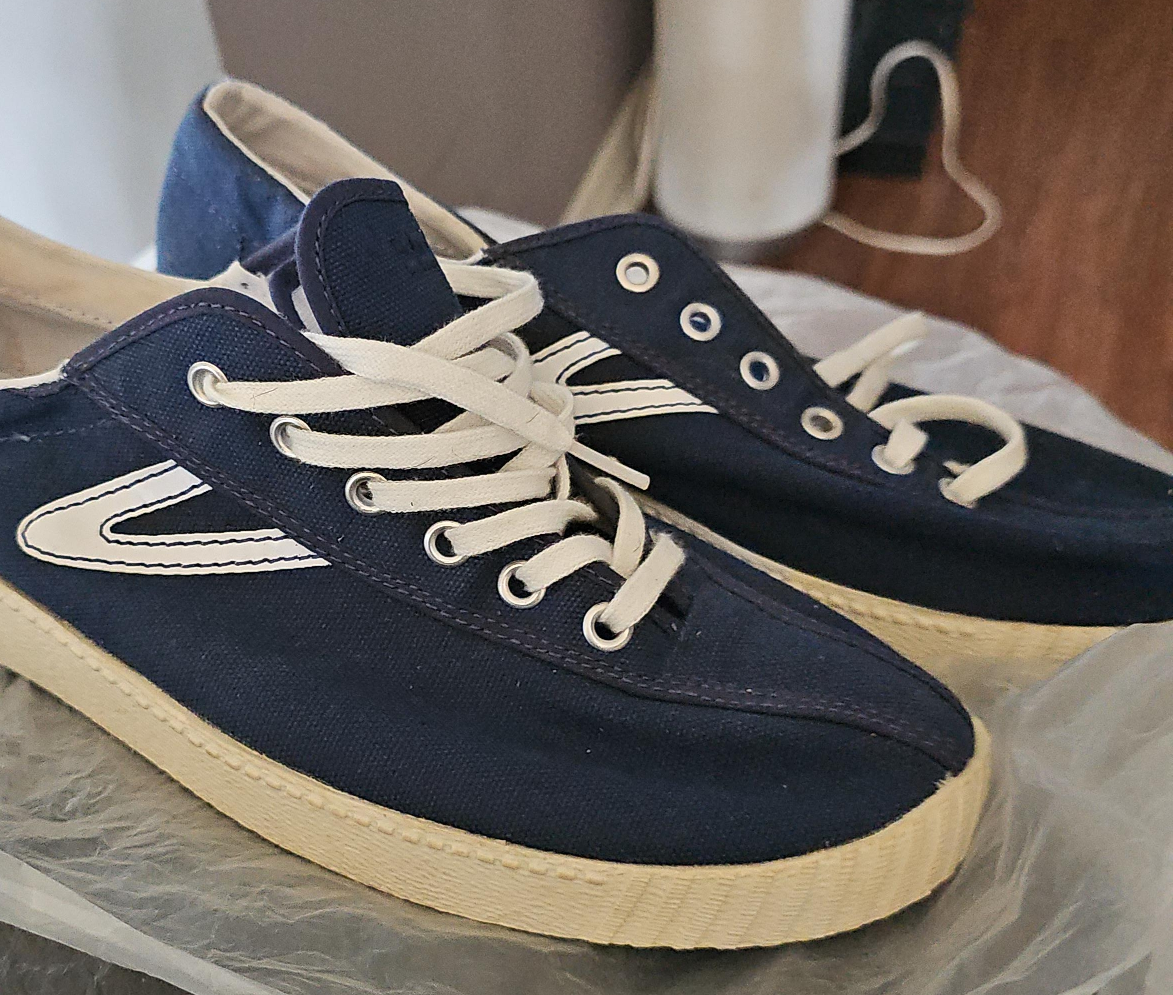 *Brand New * Tretorn Navy Blue Sneakers US 9.5