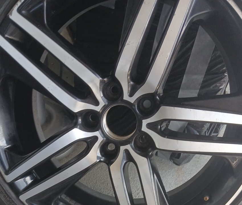 Car Wheel Rim - Black & Silver with tire thumbnail