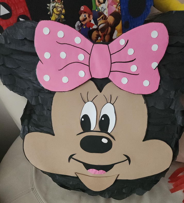 Minnie Mouse Piñata thumbnail