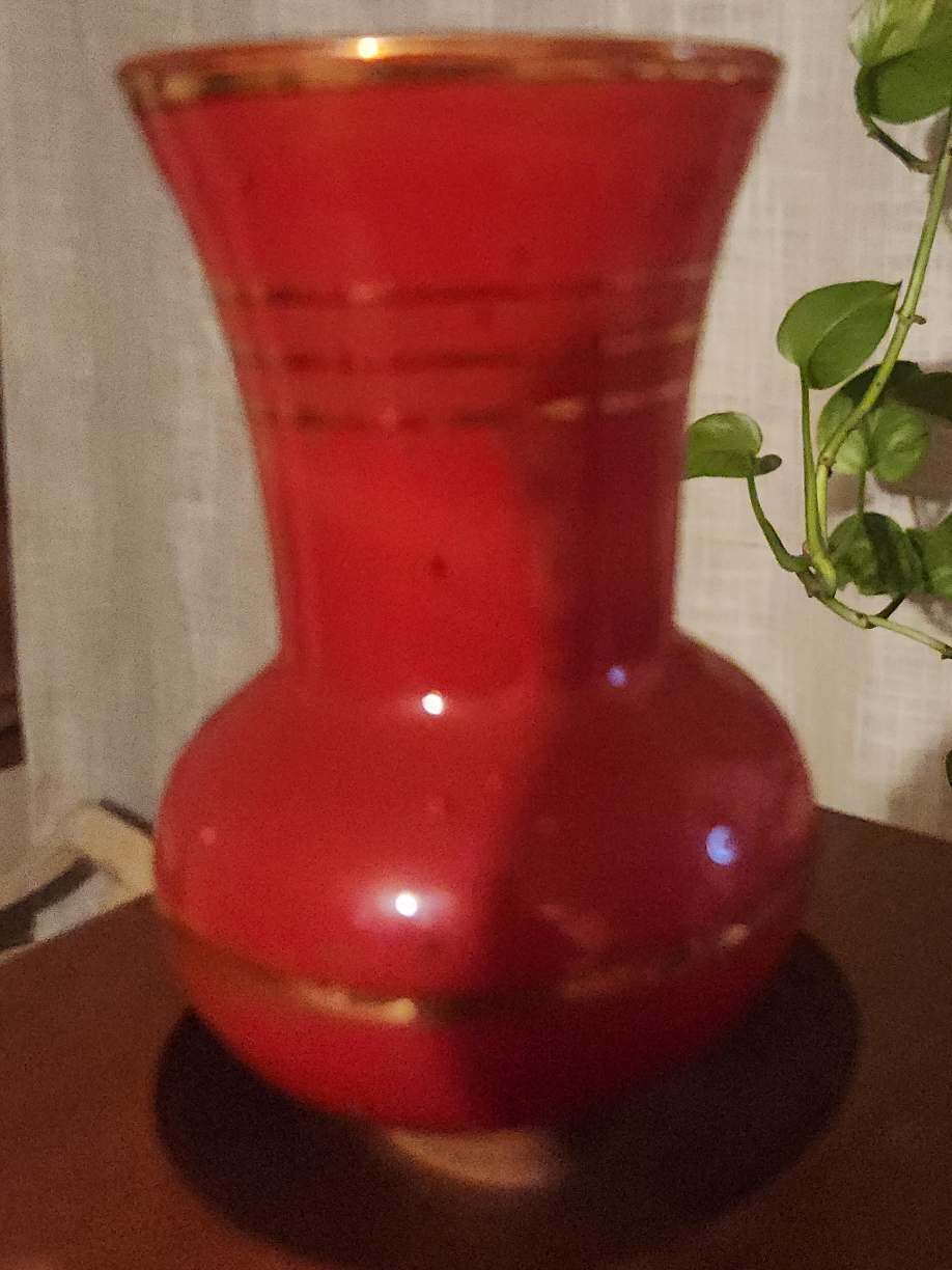 Red Vase thumbnail