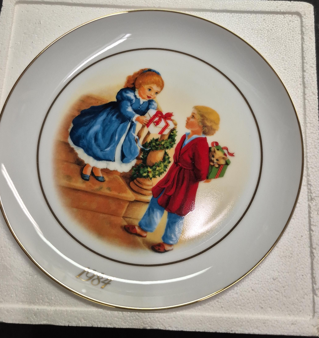 1984 Collector's Plate - Christmas Theme thumbnail