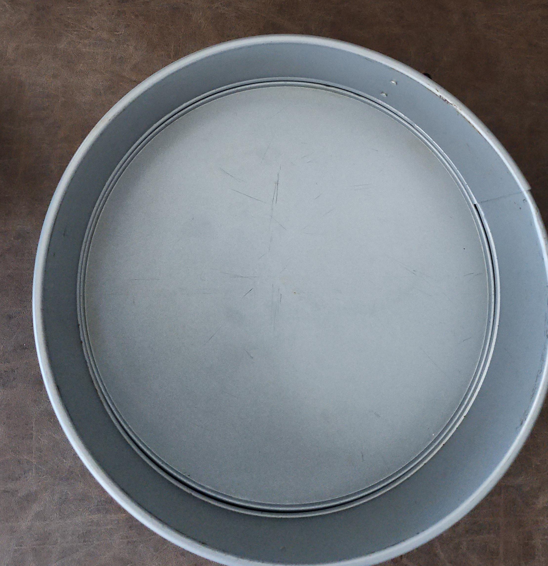 Round Cake Pan - #freecycle 🇨🇦 thumbnail