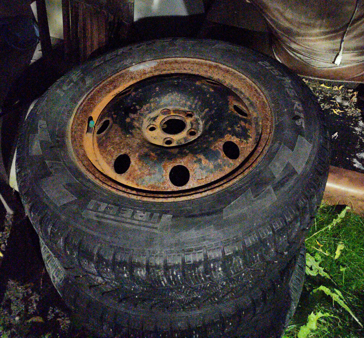 Pirelli Winter Tire on Rim - 215/65 R16