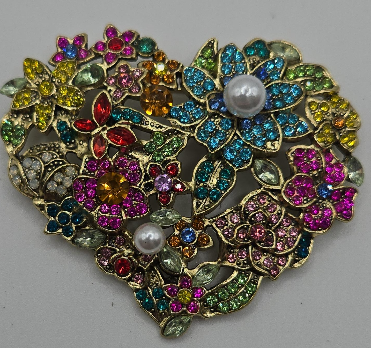 Heart-Shaped Floral Brooch thumbnail