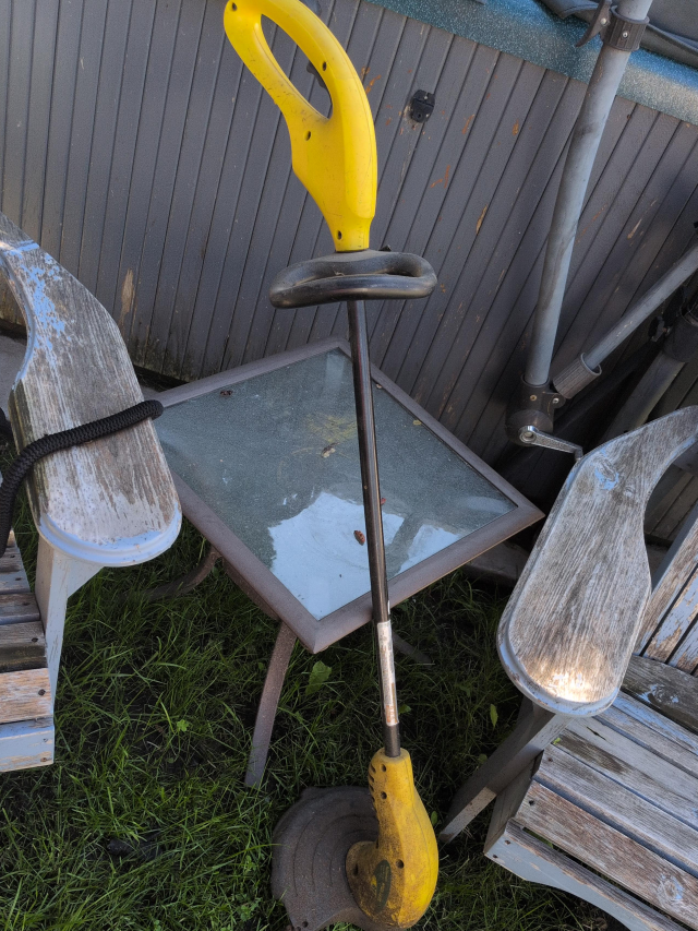Yellow Weed Eater/Edger thumbnail