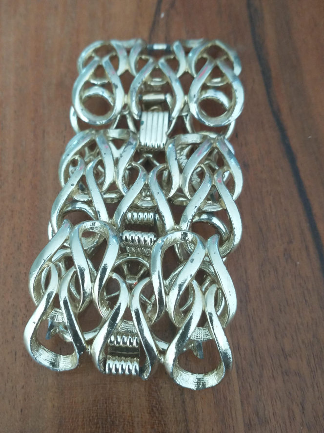 Vintage Gold Tone Bracelet thumbnail