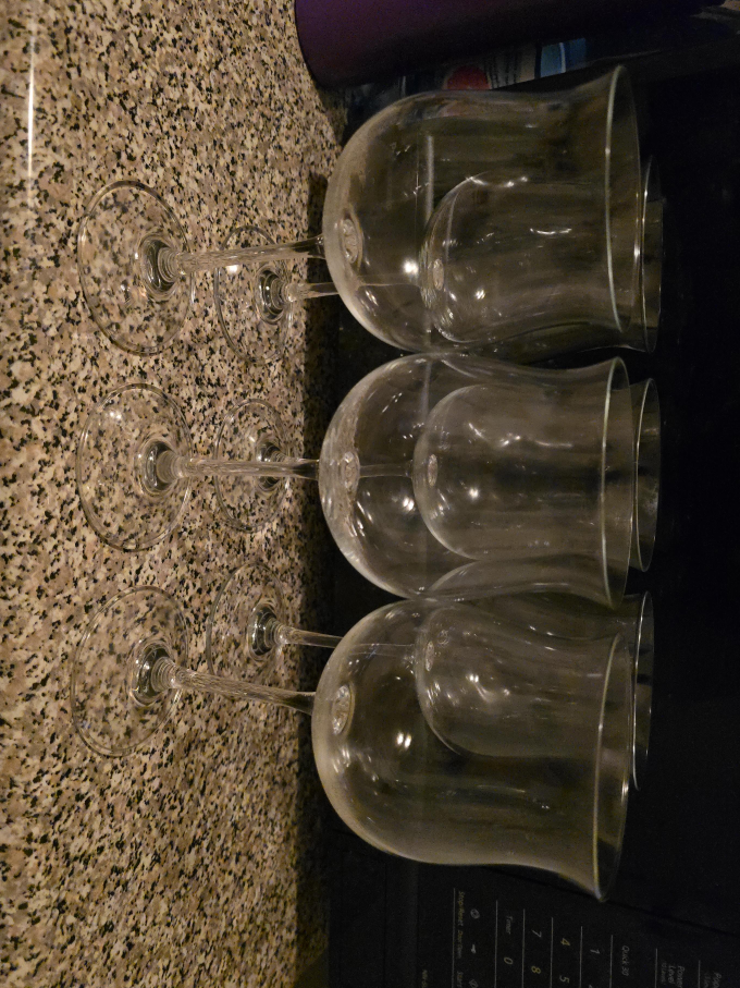 Set of 6 Wine Glasses thumbnail