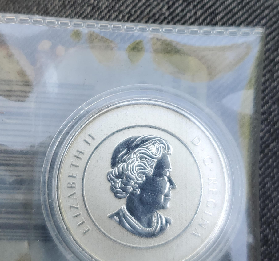 Mixed Canadian Coins & Currency thumbnail