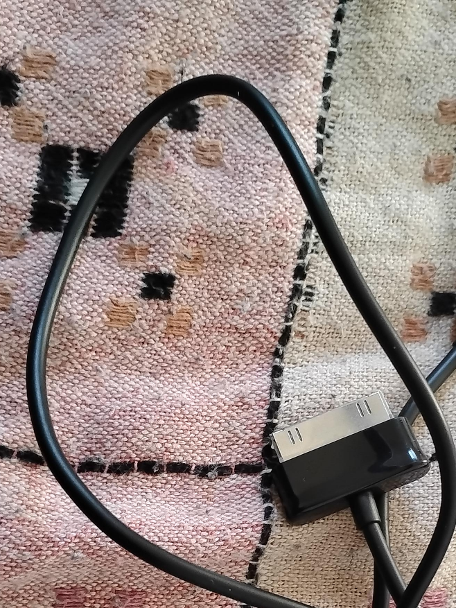 Apple 30-pin Charger Cable thumbnail