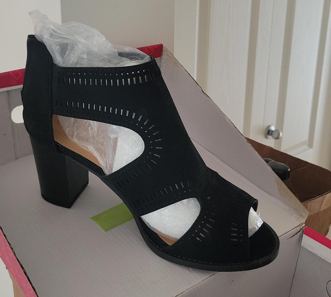 Vangelo Donna Black Heels - Size 10 thumbnail