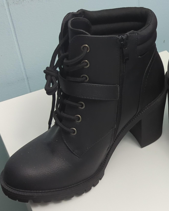 10WW Torrid Black Heeled Ankle Boots thumbnail