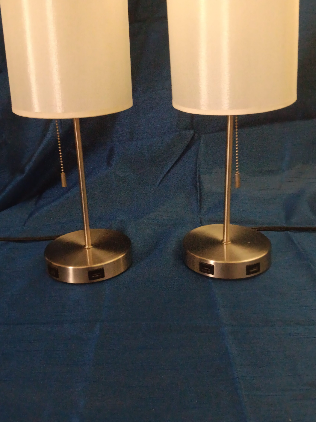 "MOVING OUT SALE" Pair of Table Lamps with USB Ports thumbnail