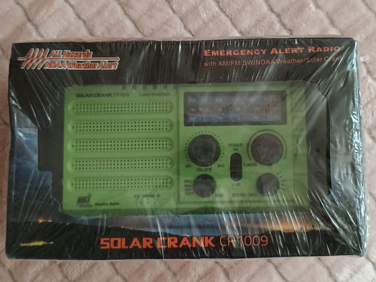 New Solar Crank CR1009 Emergency Radio thumbnail