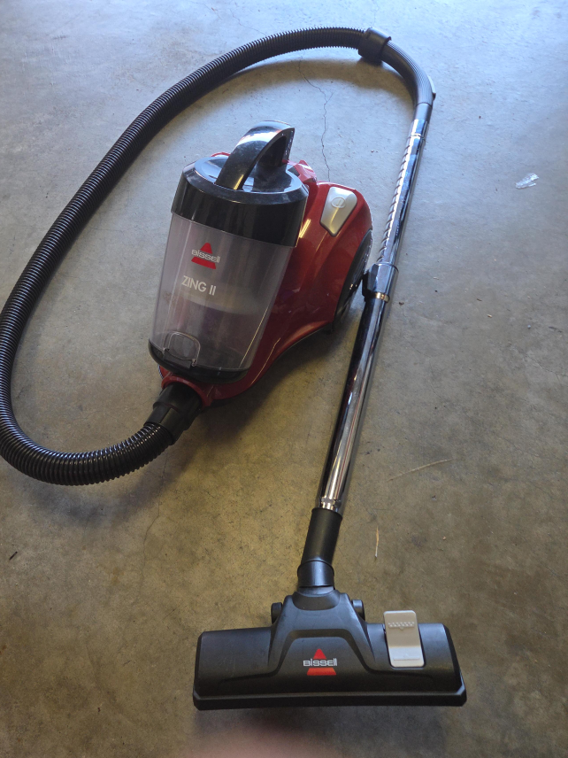 Bissell Zing II Bagless Canister Vacuum thumbnail