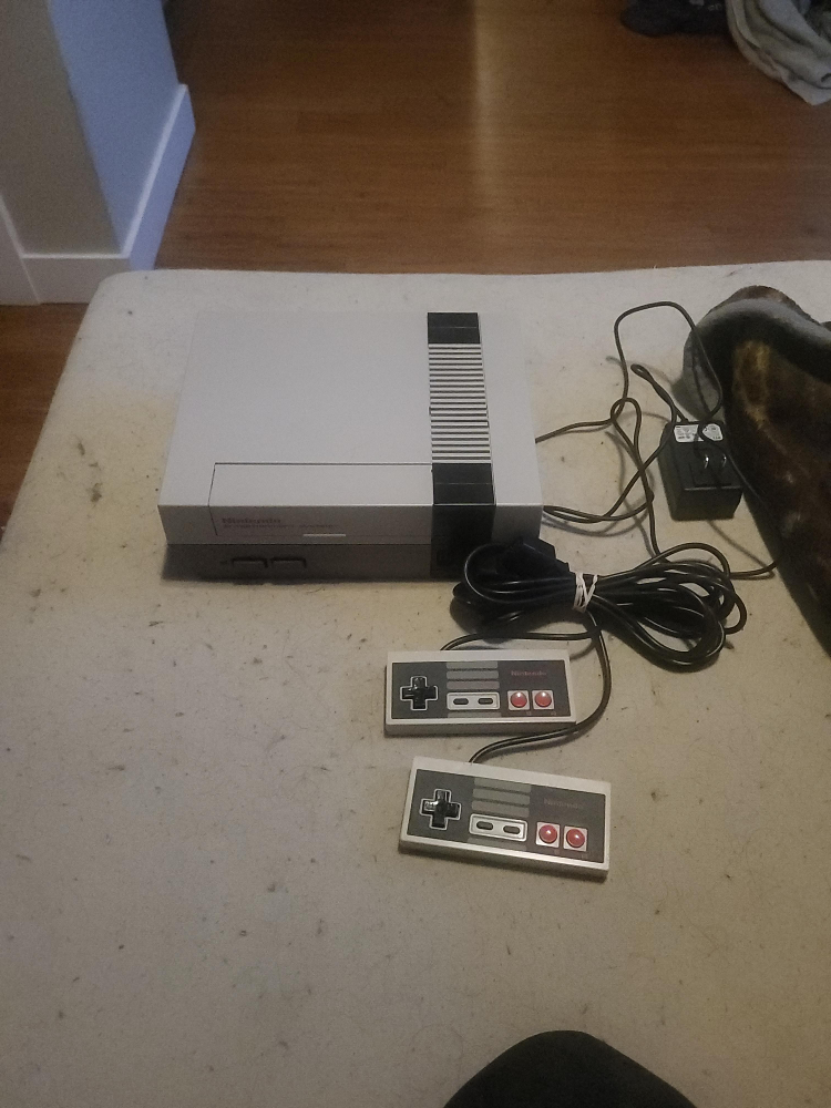 Nintendo NES Console with 2 Controllers