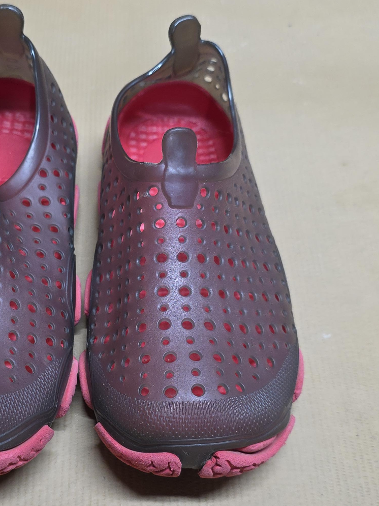 Kids Water Shoes - Size 9-10 thumbnail