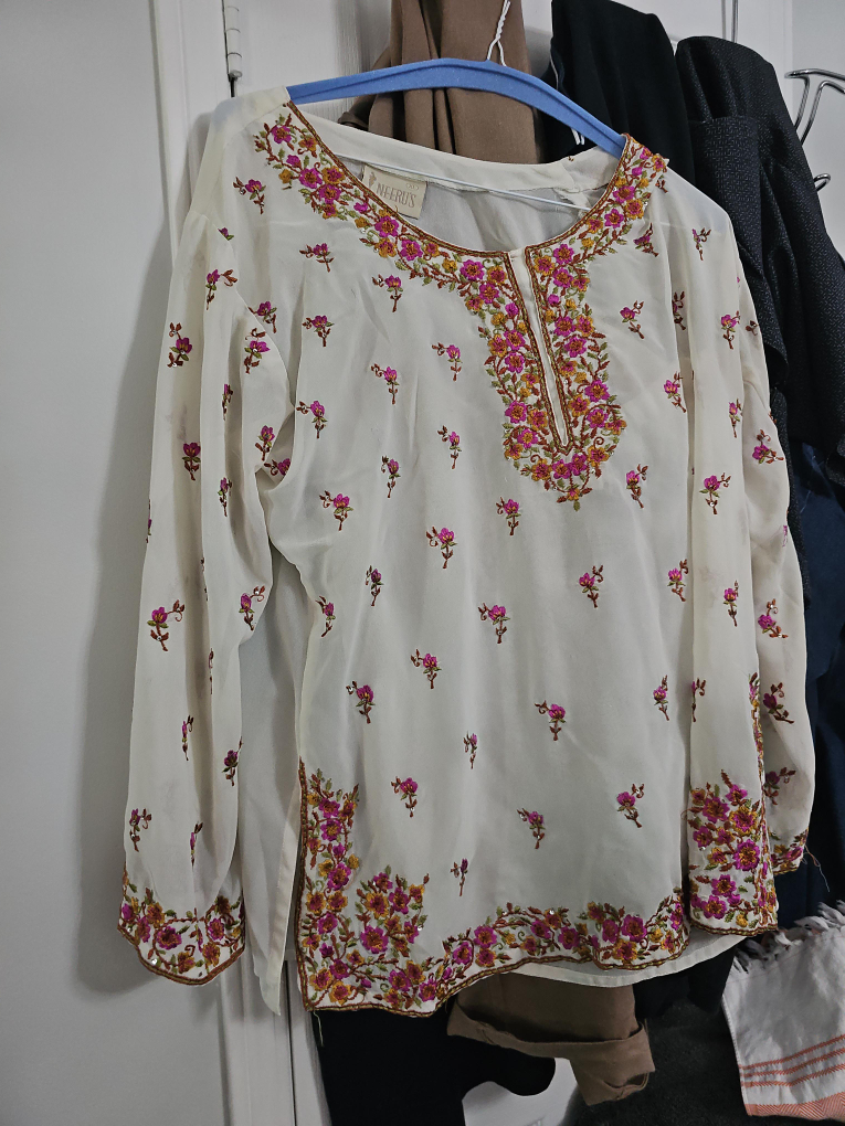 Neerus Embroidered Floral Top thumbnail
